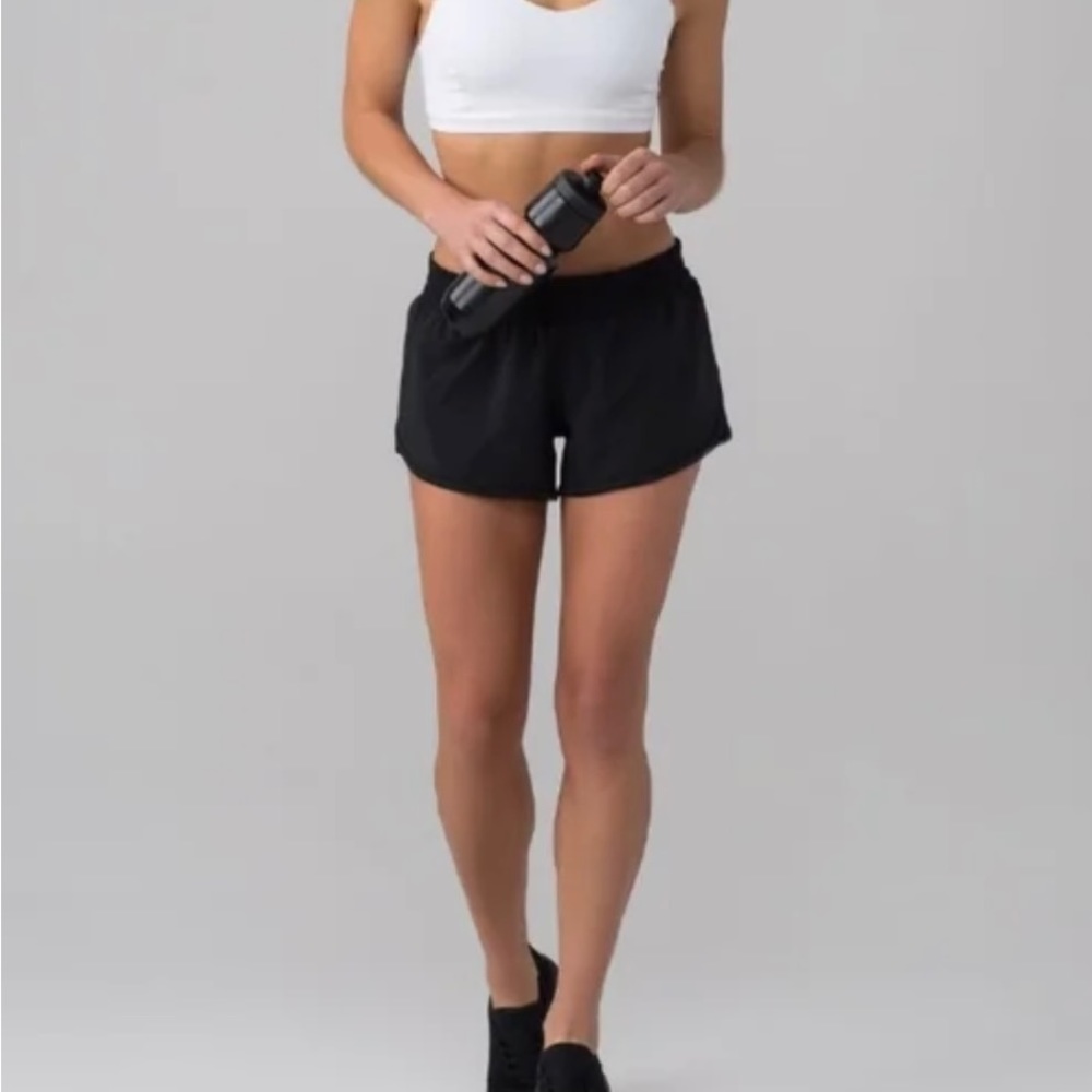 LULULEMON. Seek the Heat short 2.5